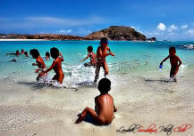The childrens on the beach