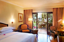 Room with double bed