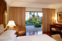 Room with double bed